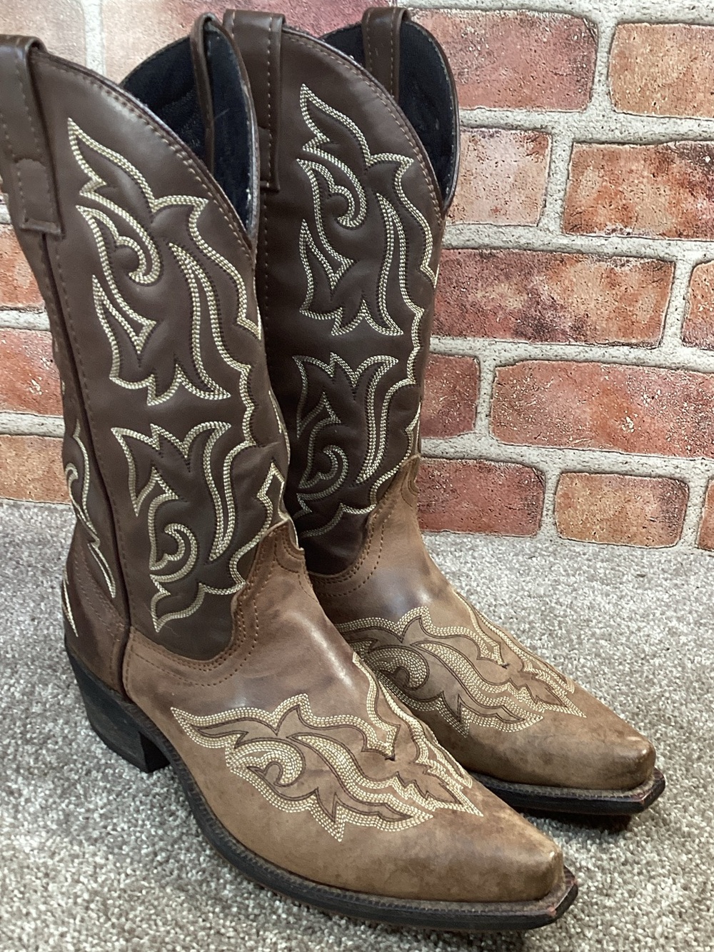 Laredo men’s Snip toe cowboy western boots size 8 D